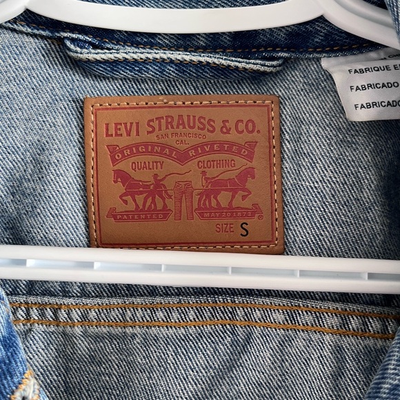 Levi's Light Wash Denim Jacket - Picture 2 of 7